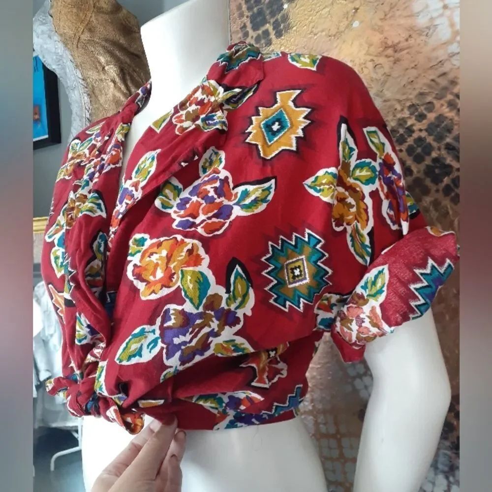 Vintage Chaus Red Short Sleeve Button Down With Southwestern Abstract Print